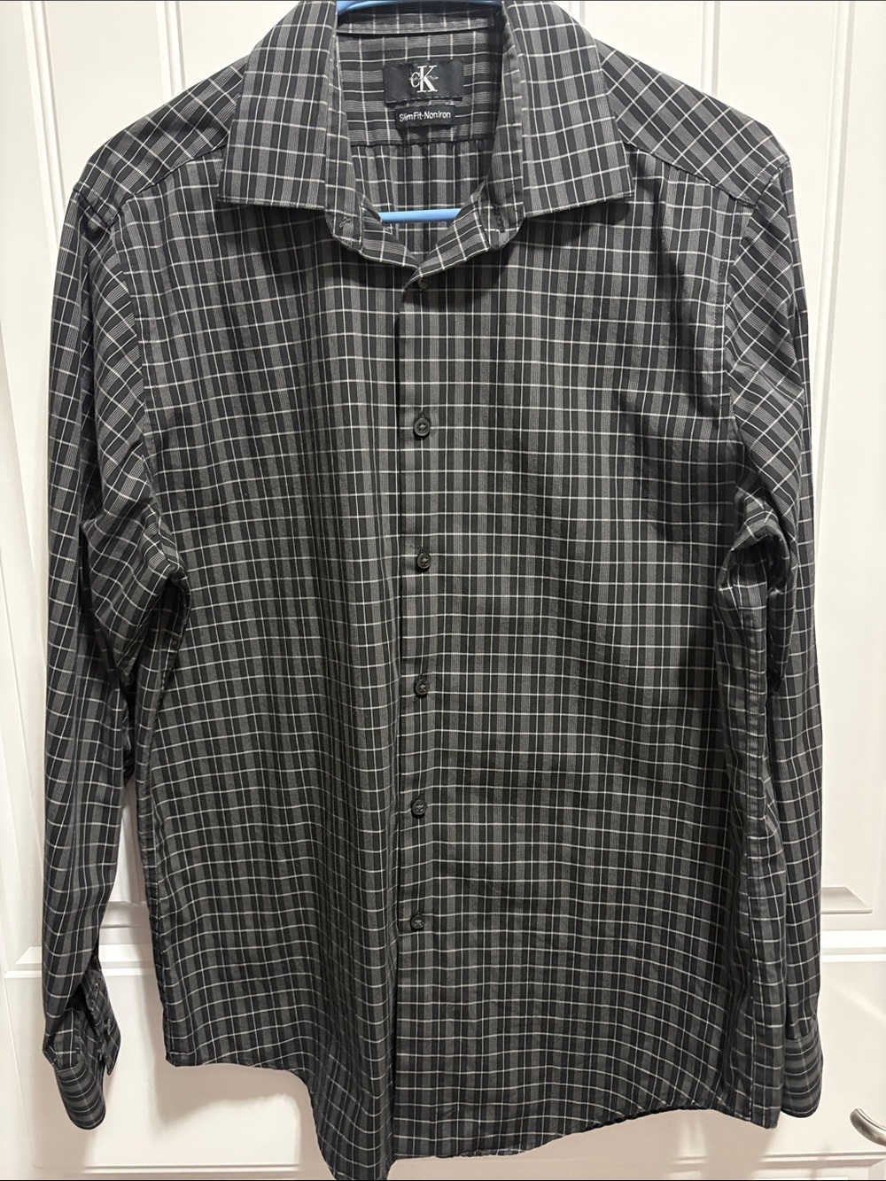 Calvin Klein Men’s Slim Fit Medium Black Gray Plaid Button Down Shirt